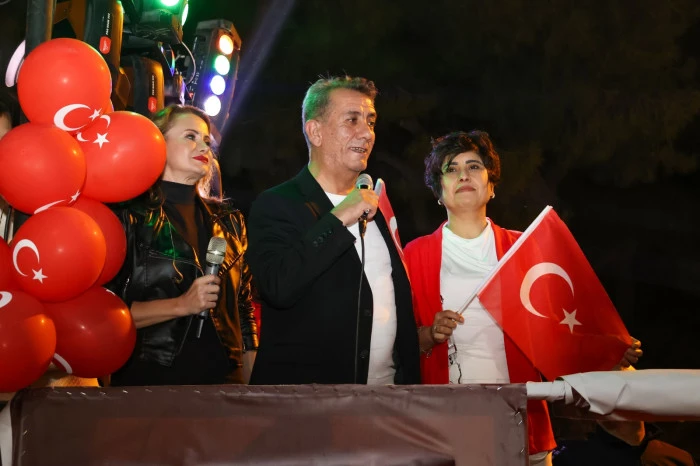 EFELER’DE BİNLERCE VATANDAŞ CUMHURİYET YÜRÜYÜŞÜ’NDE BULUŞTU