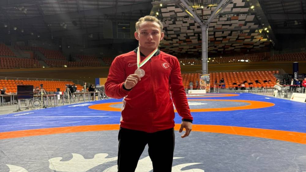 AD&Uuml;&rsquo;l&uuml; g&uuml;reş&ccedil;i uluslararası turnuvada g&uuml;m&uuml;ş madalya kazandı
