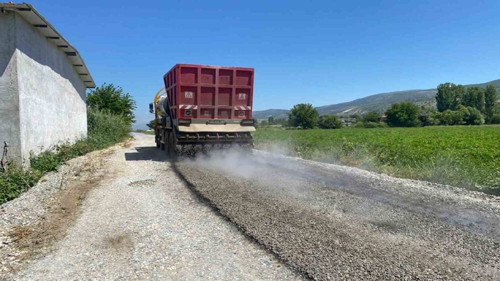 Efeler Belediyesi yol yapım ve onarım &ccedil;alışmalarını s&uuml;rd&uuml;r&uuml;yor
