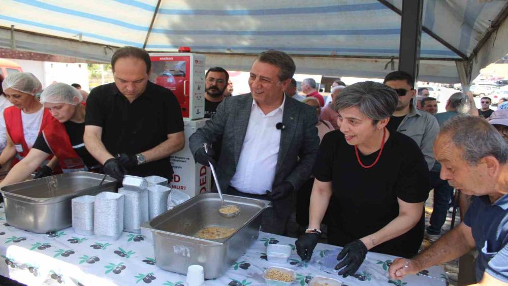 Efeler&rsquo;den 3 bin kişilik aşure hayrı
