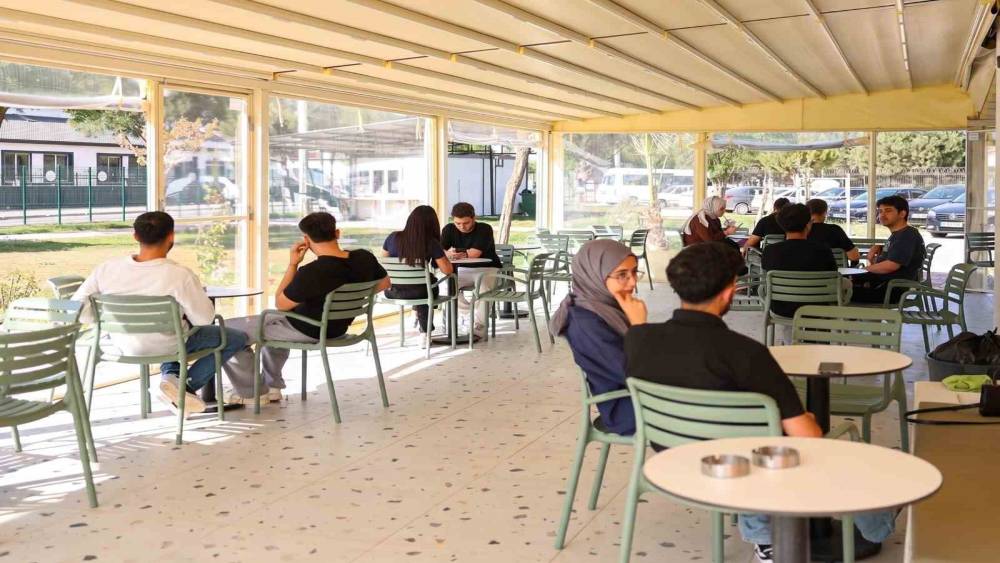 &Uuml;niversiteli gen&ccedil;lerden Yurt Kafe&rsquo;ye yoğun ilgi

