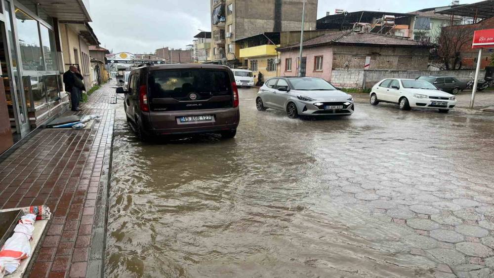 Aynı manzara: İncirliova da yağmura teslim oldu