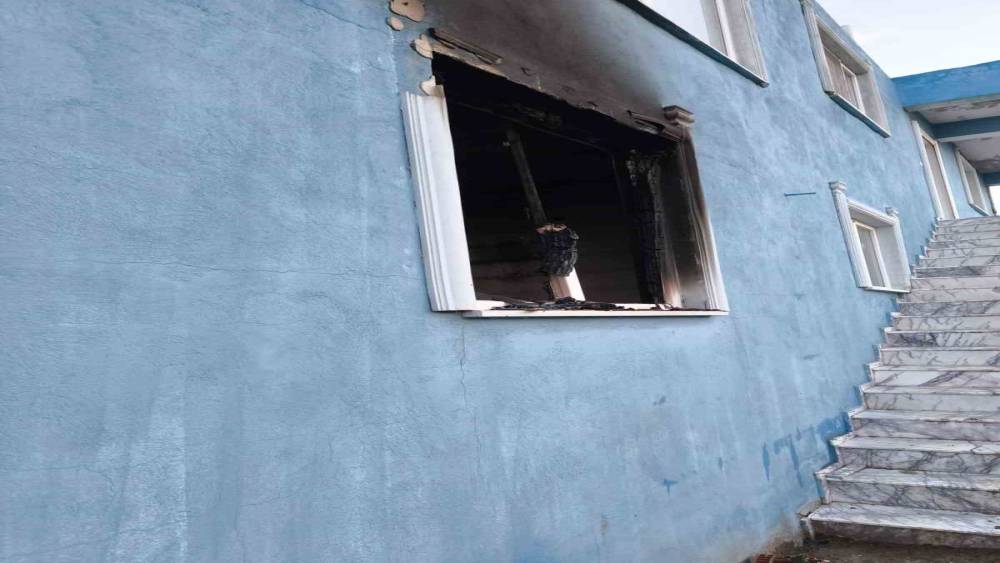 Elektrikli battaniyeden &ccedil;ıkan yangında hayatını kaybetti

