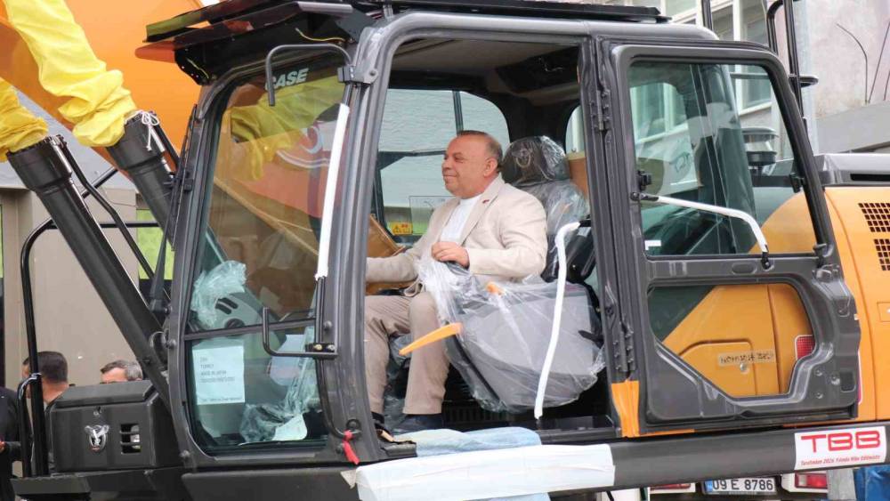 Bozdoğan Belediyesi ara&ccedil; filosunu g&uuml;&ccedil;lendirmeye devam ediyor
