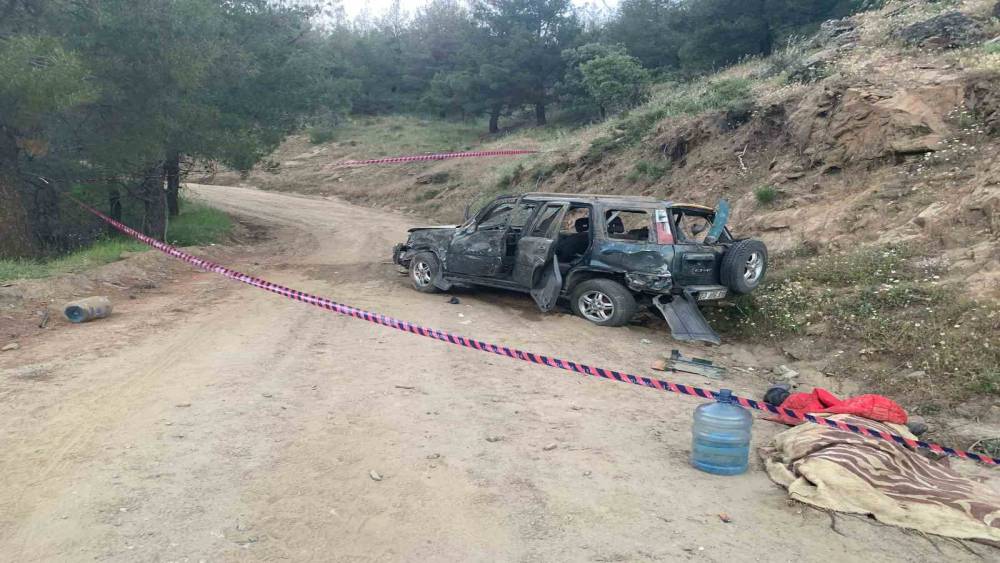 Kontrolden &ccedil;ıkan cip u&ccedil;urumdan yuvarlandı: 1 &ouml;l&uuml; 2 ağır yaralı
