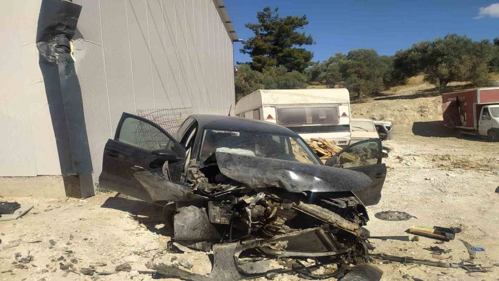 Kuşadası&rsquo;nda trafik kazası: 2 yaralı
