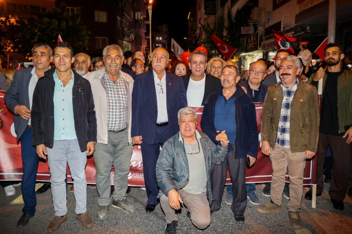 EFELER’DE BİNLERCE VATANDAŞ CUMHURİYET YÜRÜYÜŞÜ’NDE BULUŞTU