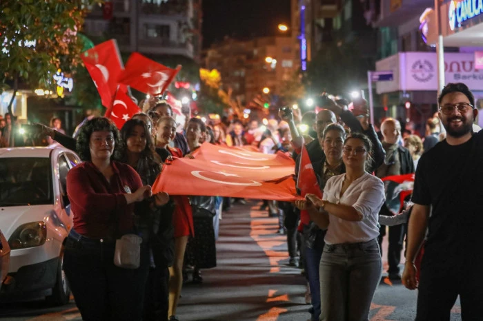 EFELER’DE BİNLERCE VATANDAŞ CUMHURİYET YÜRÜYÜŞÜ’NDE BULUŞTU
