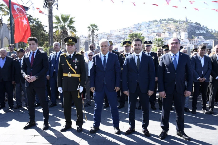 KUŞADASI’NDA CUMHURİYET COŞKUSU BAŞLADI