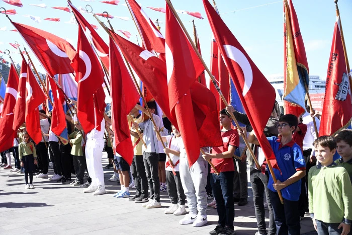 KUŞADASI’NDA CUMHURİYET COŞKUSU BAŞLADI