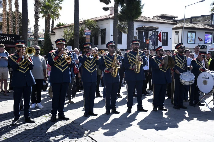 KUŞADASI’NDA CUMHURİYET COŞKUSU BAŞLADI