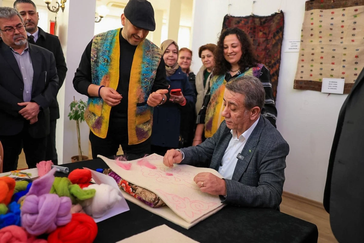 &ldquo;AŞK BİR DİRENİŞTİR&rdquo; KE&Ccedil;E SERGİSİ EFELER&rsquo;DE SANATSEVERLERLE BULUŞTU