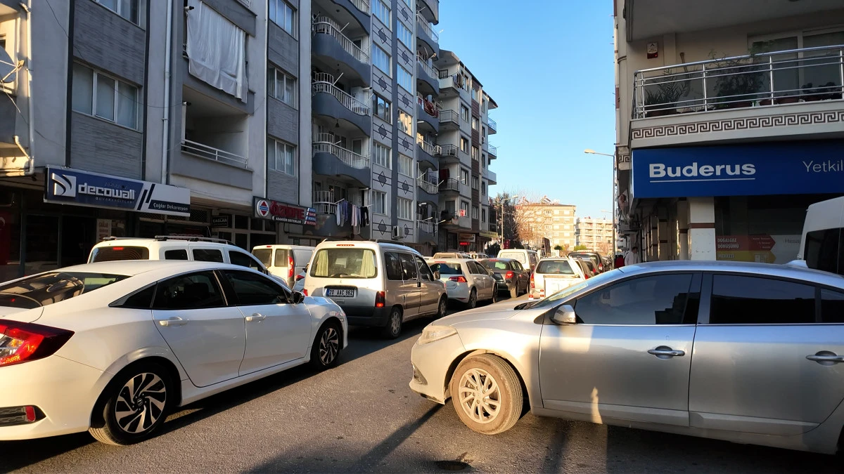 Aydın&rsquo;da Battı-&Ccedil;ıktı &Ccedil;alışması Trafiği Kilitledi