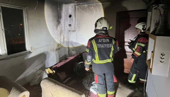 Aydın&rsquo;da ev yangını: 2 kişi dumandan etkilendi