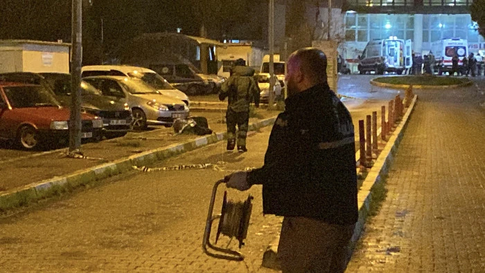 Aydın&rsquo;da hastane &ouml;n&uuml;ndeki ş&uuml;pheli valizden giyecek &ccedil;ıktı