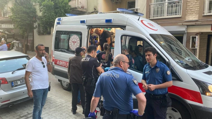 Aydın&rsquo;da samuray kılıcıyla sokağa &ccedil;ıkan gen&ccedil; kız dehşet sa&ccedil;tı