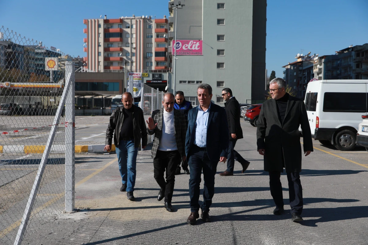 BAŞKAN ANIL YETİŞKİN KURTULUŞ PAZAR YERİNDE İNCELEMELERDE BULUNDU