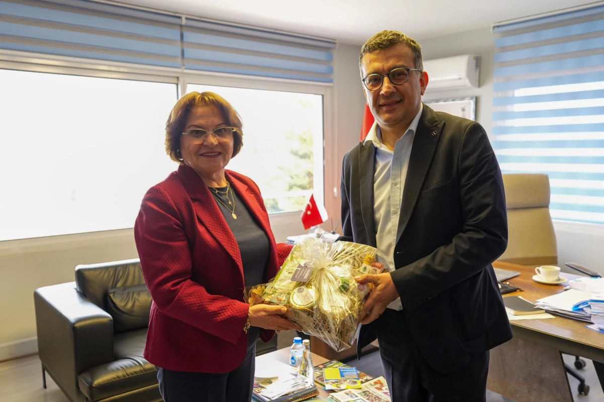 BAŞKAN HATİCE GEN&Ccedil;AY, DENİZ ULAŞIMINDA YENİ D&Ouml;NEM İ&Ccedil;İN İZDENİZ İLE BİR ARAYA GELDİ