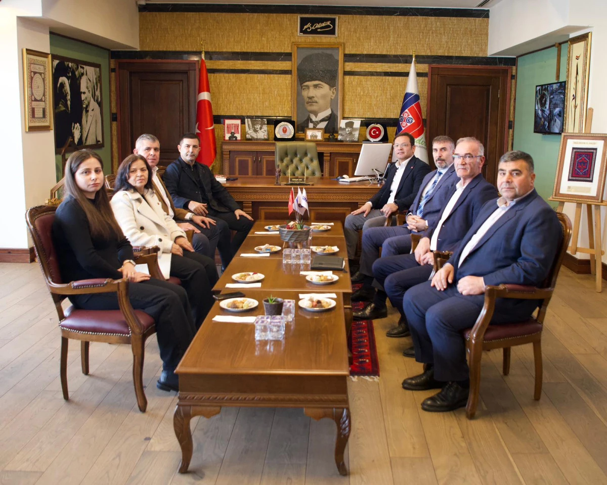 BAŞKAN &Ouml;MER G&Uuml;NEL&rsquo;DEN SINDIRGI&rsquo;YA DAYANIŞMA ZİYARETİ