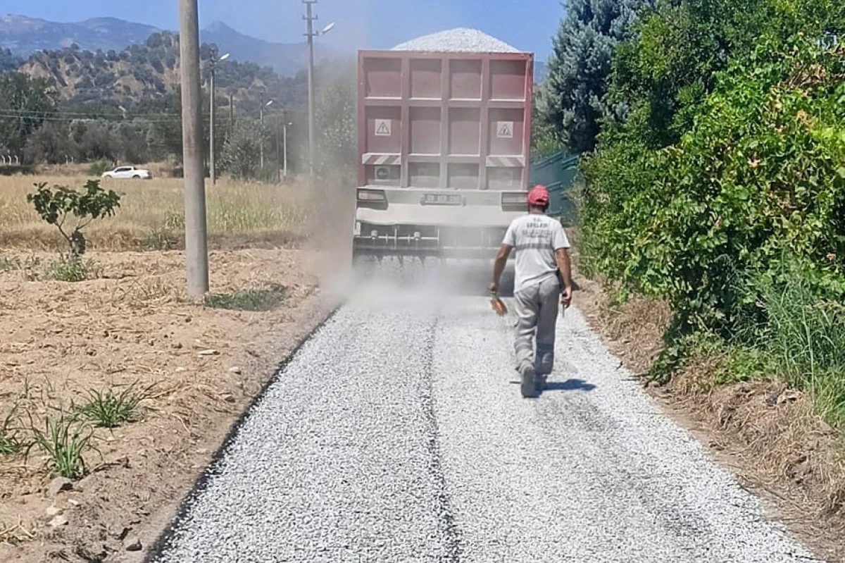 BAŞKAN YETİŞKİN EFELER&rsquo;İN YOLLARINI YENİLİYOR