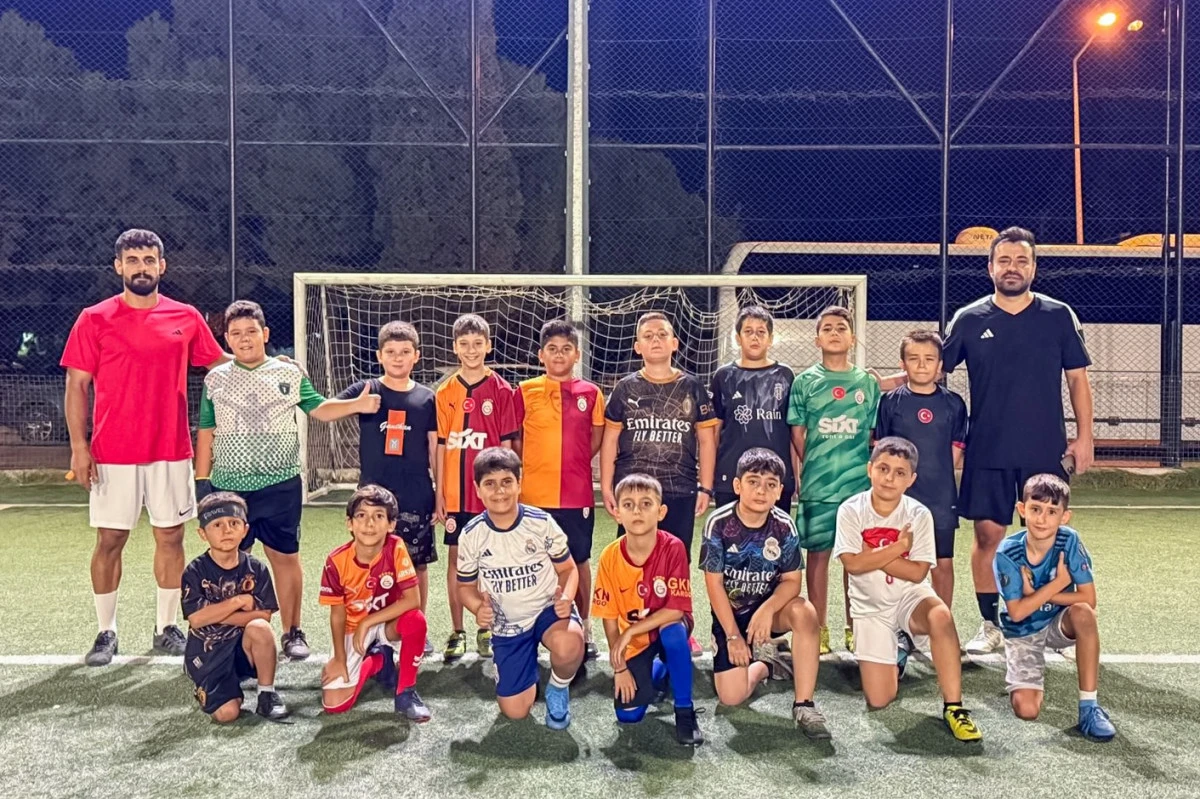 BAŞKAN YETİŞKİN İLE GELECEĞİN FUTBOLCULARI EFELER’DE YETİŞİYOR