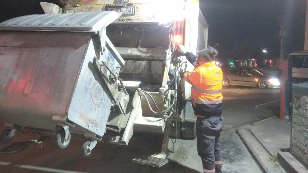 BAŞKAN ZENCİRCİ EKİPLERİ SAHADAN &Ccedil;EKTİ