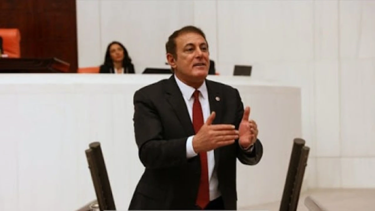CHP'li H&uuml;seyin Yıldız ağzını bozup bı&ccedil;ağa sarıldı