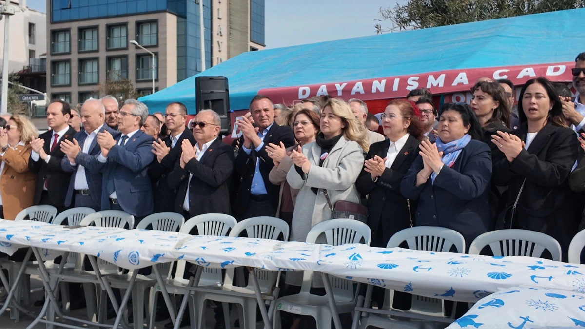 CHP&rsquo;li İsimlerden Kuşadası&rsquo;nda &ldquo;Buruk Bayram&rdquo; Mesajı: &ldquo;Hukuk ve Adalet M&uuml;cadelesi S&uuml;recek&rdquo;