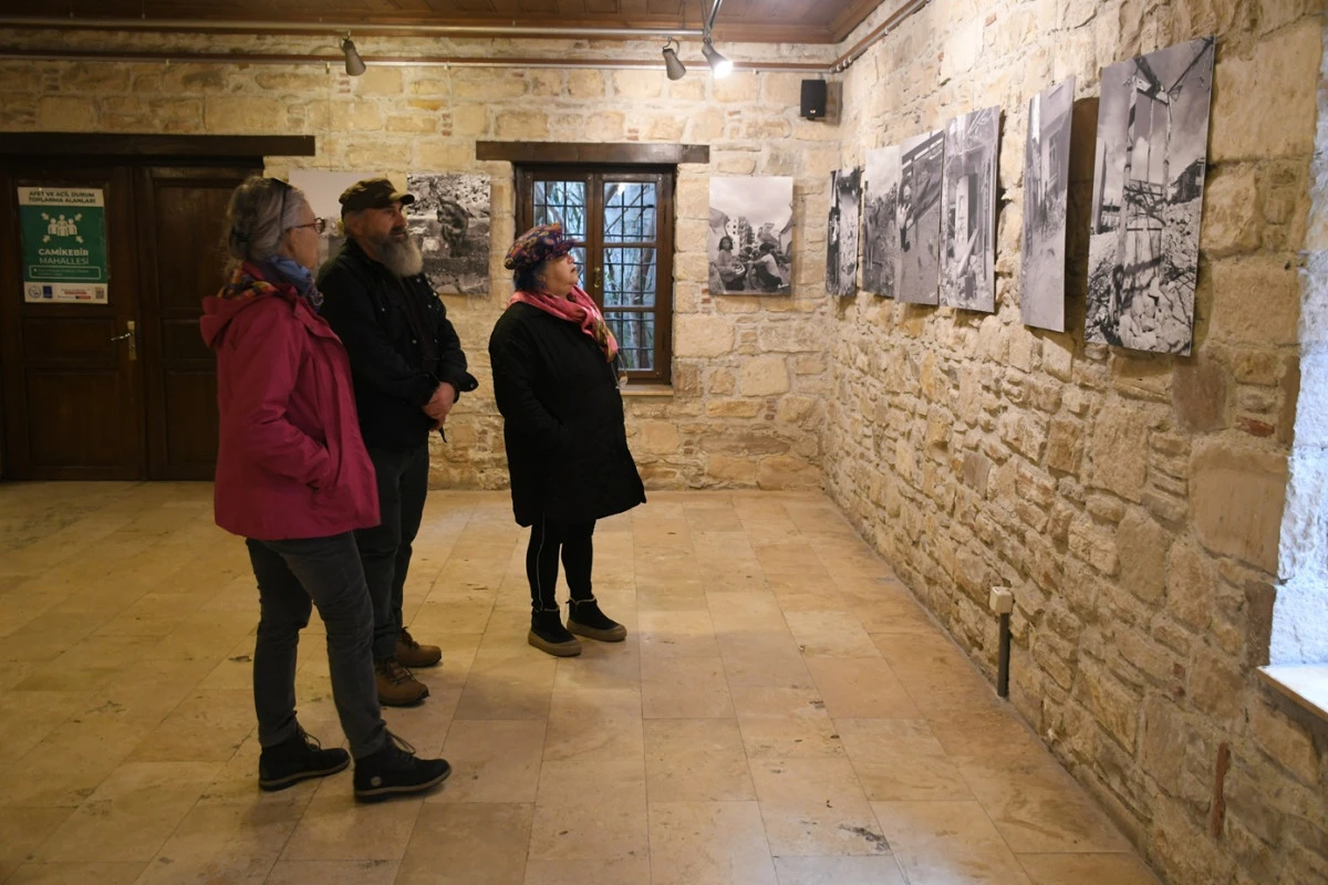 DEPREMİN HAFIZASI KUŞADASI&rsquo;NDA: &ldquo;YERİN HATIRASI&rdquo; İBRAMAKİ&rsquo;DE VİCDANLARA DOKUNDU
