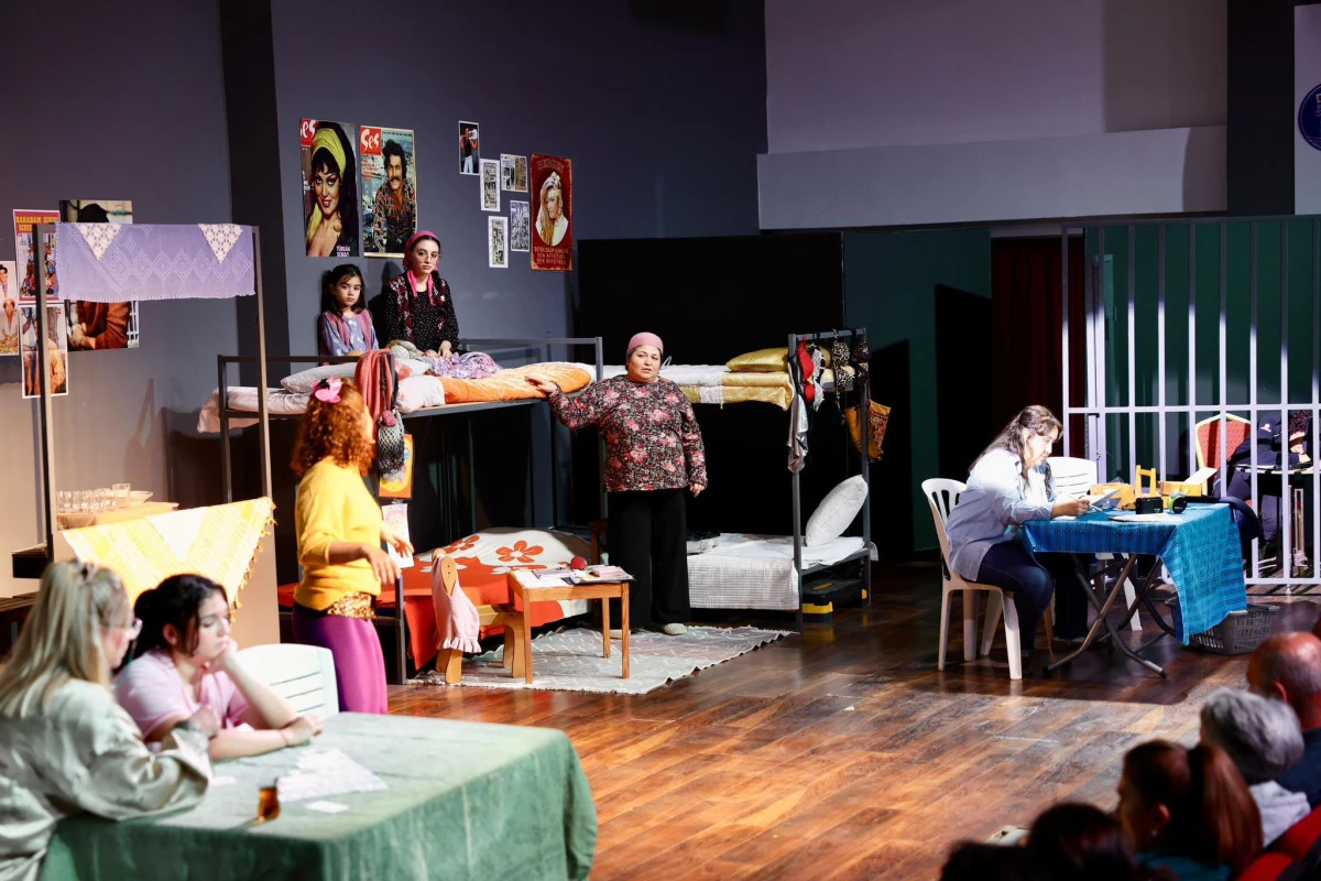 DİDİM&rsquo;DE &ldquo;KADIN KADINA &Ouml;ZG&Uuml;RL&Uuml;K&rdquo; OYUNU YOĞUN İLGİ G&Ouml;RD&Uuml;