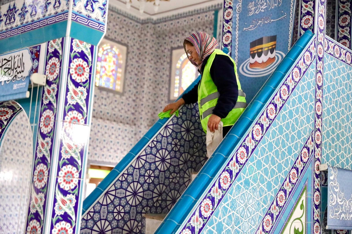 DİDİM&rsquo;DEKİ CAMİLERDE RAMAZAN &Ouml;NCESİ TEMİZLİK &Ccedil;ALIŞMALARI YOĞUNLAŞTIRILDI