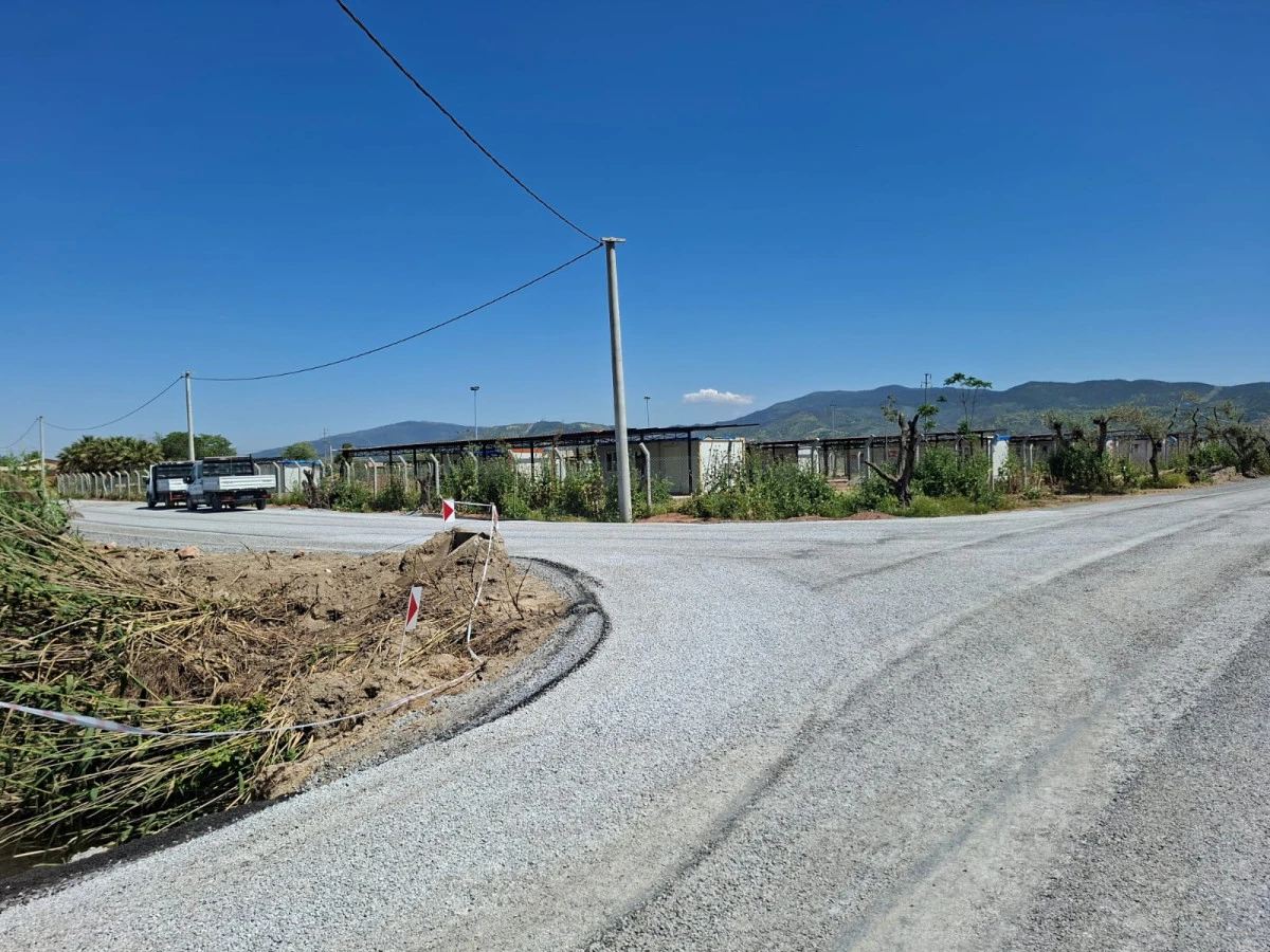 EFELER BELEDİYESİ ASFALTLAMA &Ccedil;ALIŞMALARINA DEVAM EDİYOR