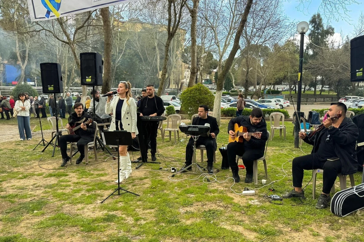 EFELER&rsquo;DE ANNELER G&Uuml;N&Uuml; COŞKUSU ŞENLİKLE TA&Ccedil;LANIYOR