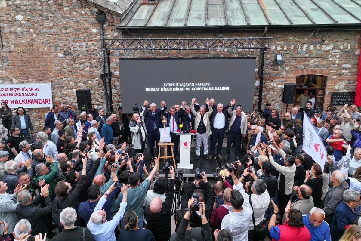 Efeler&rsquo;de &ldquo;Nevzat Bi&ccedil;er&rdquo; Tepkisi: Aydınlılar &ldquo;Gasp Var&rdquo; Diyerek Toplandı