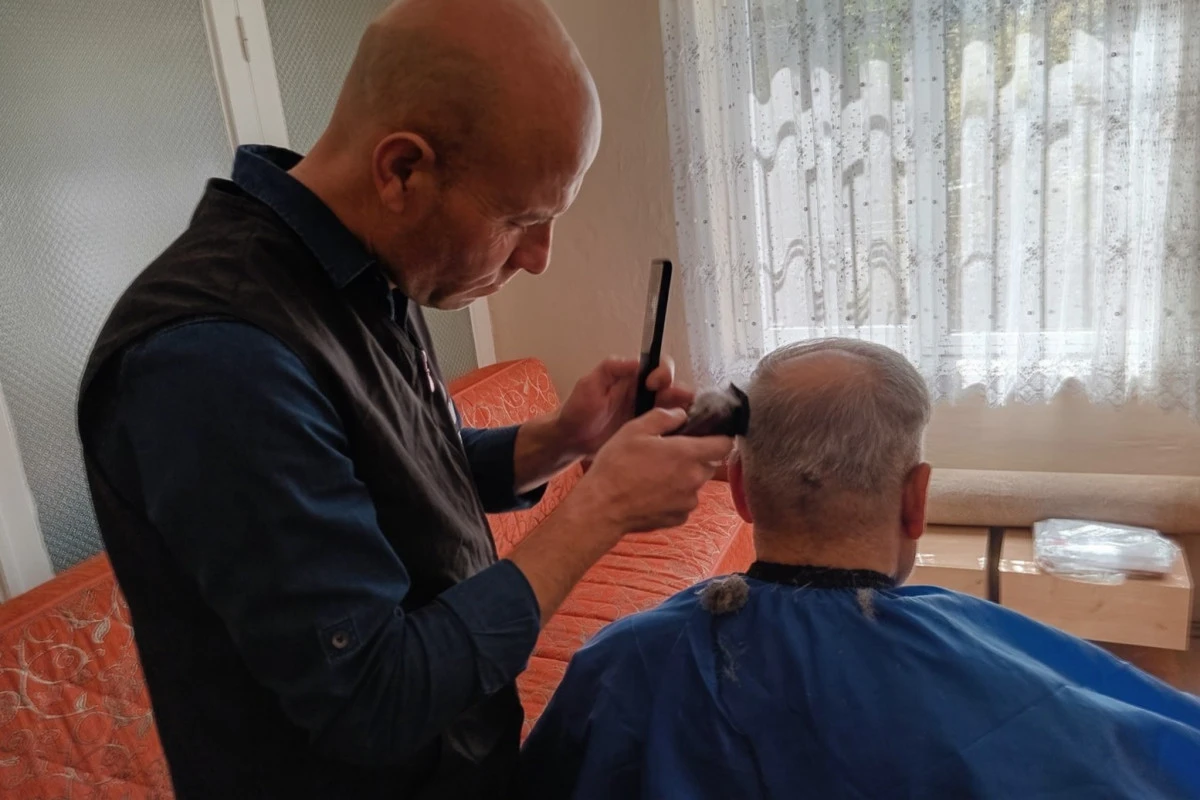 EFELER&rsquo;İN YARDIM AĞI BAŞKAN ANIL YETİŞKİN İLE HANELERE KONUK OLUYOR