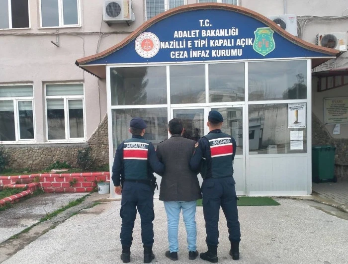 Evrakta sahtecilik ve zimmet su&ccedil;undan aranan şahıs yakalandı