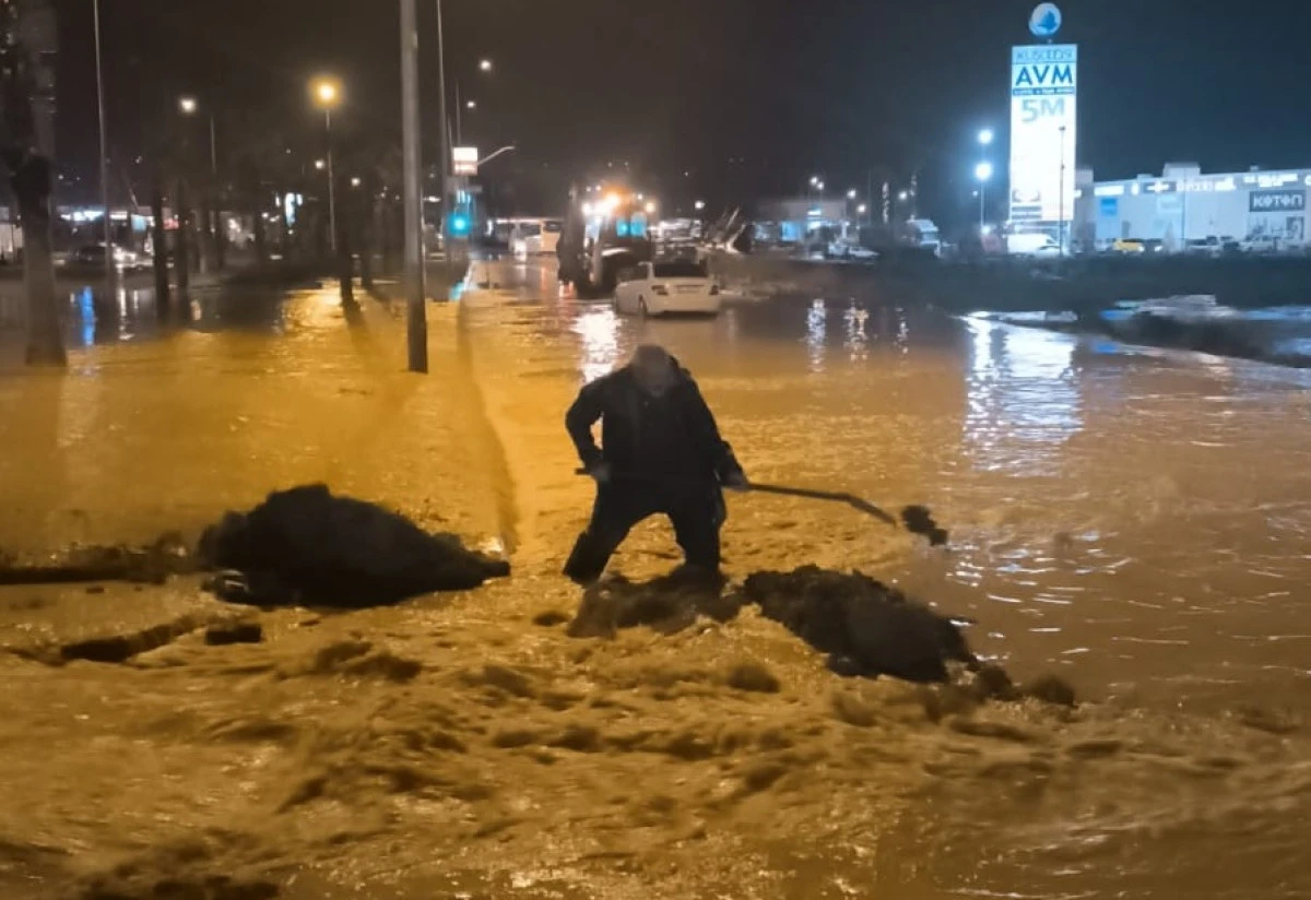 Hep Aynı Manzara: Aydın Yine Yağmura Teslim Oldu