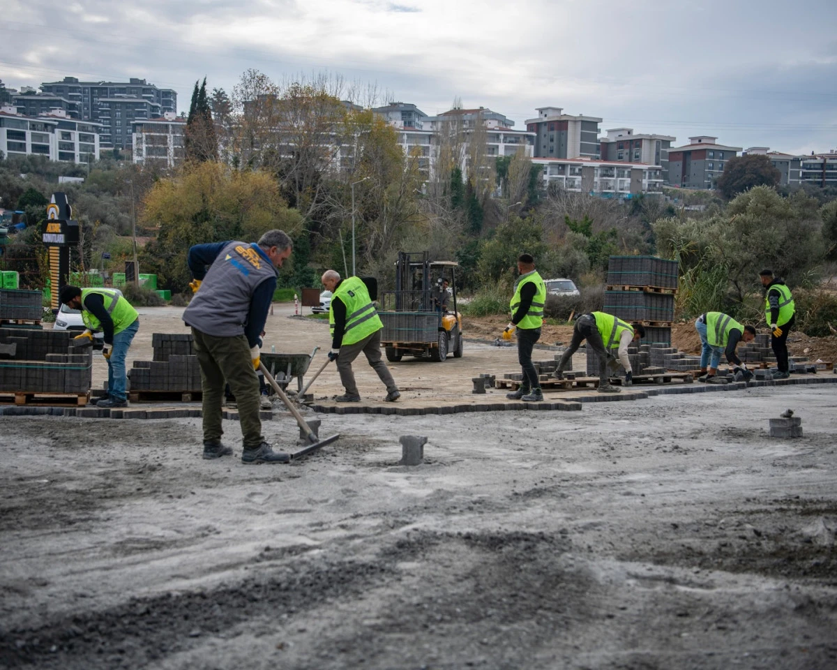 İKİ&Ccedil;EŞMELİK MAHALLESİ&rsquo;NİN YENİ YOLLARI Y&Uuml;KLENİYOR
