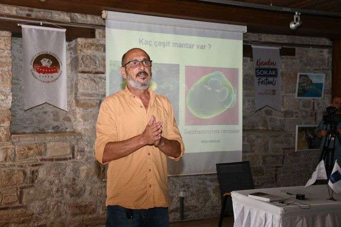 ÜNLÜ MİKOLOG JİLBER BARUTÇİYAN KUŞADASI SOKAK FESTİVALİ’NE KONUK OLDU