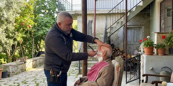 KO&Ccedil;ARLI'DA BAYRAM &Ouml;NCESİ BERBER VE KUAF&Ouml;R HİZMETİ Y&Uuml;ZLERİ G&Uuml;LD&Uuml;RD&Uuml;
