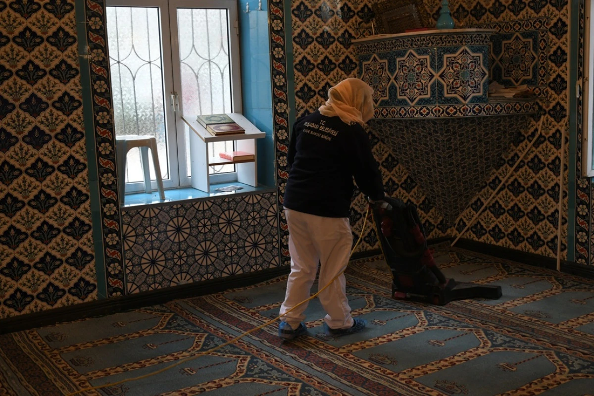 KUŞADASI BELEDİYESİ CAMİİLERİ RAMAZAN AYINA HAZIRLIYOR