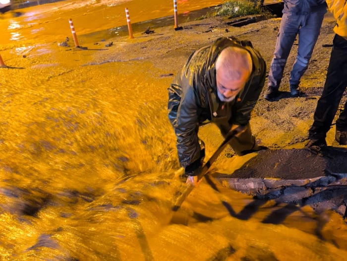Kuşadası Belediyesi Ekipleri Her Yere Sahip &Ccedil;ıktı