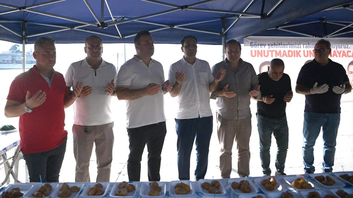 KUŞADASI BELEDİYESİ G&Ouml;REV ŞEHİTLERİNİ UNUTMADI