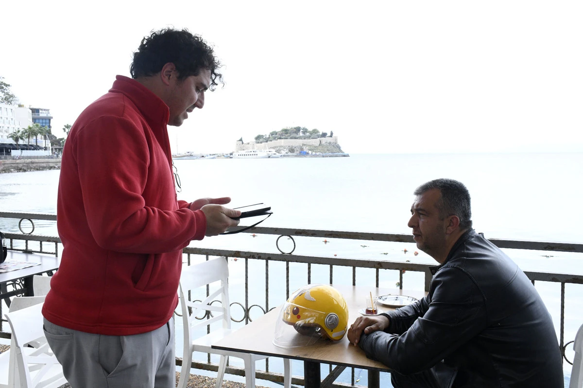 KUŞADASI BELEDİYESİ İLE HALK ARASINDAKİ K&Ouml;PR&Uuml;: &ldquo;G&Uuml;VERCİN MASA&rdquo;