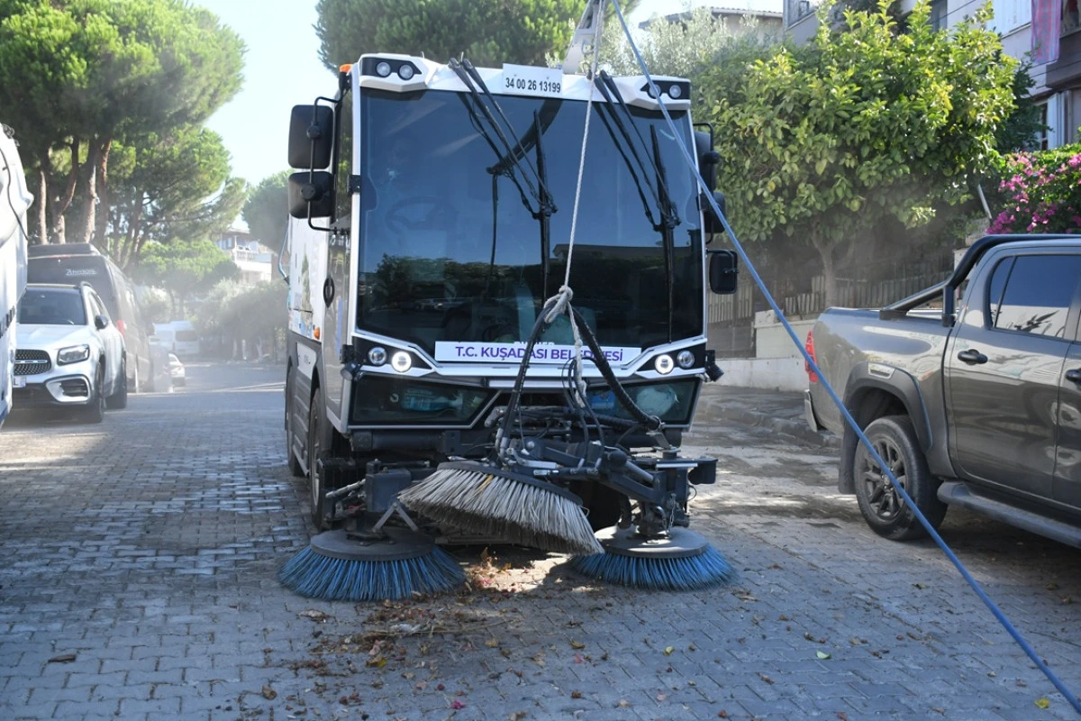 KUŞADASI BELEDİYESİ TEMİZLİK VE HİJYEN &Ccedil;ALIŞMALARINA ARALIKSIZ DEVAM EDİYOR