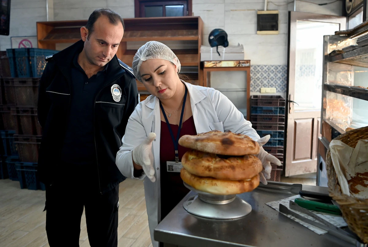 KUŞADASI BELEDİYESİ&rsquo;NDEN FIRINLARA GRAMAJ VE FİYAT DENETİMİ