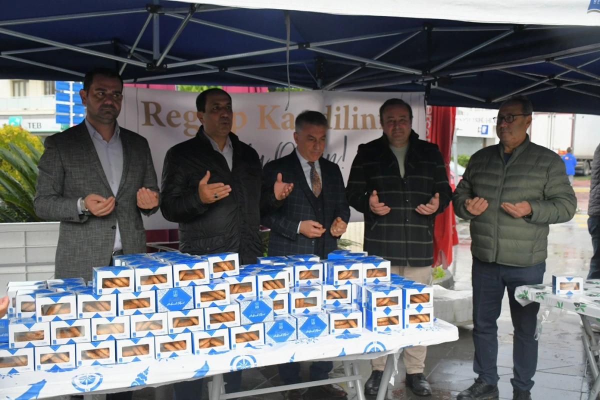 KUŞADASI BELEDİYESİ&rsquo;NDEN KANDİL SİMİDİ İKRAMI