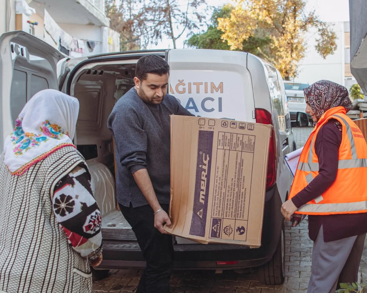 KUŞADASI BELEDİYESİ&rsquo;NİN SOBA YARDIMI BAŞLADI
