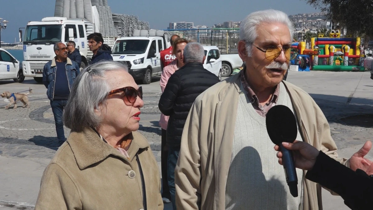 KUŞADASI SE&Ccedil;İLMİŞ BAŞKANININ YANINDA