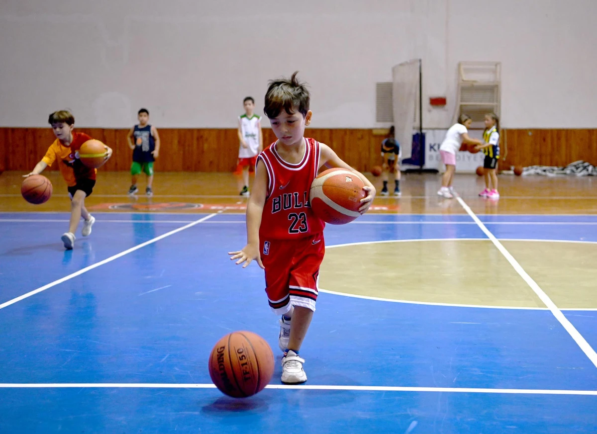 KUŞADASI&rsquo;NDA MİNİKLER İ&Ccedil;İN YAZ DEMEK, SPOR DEMEK